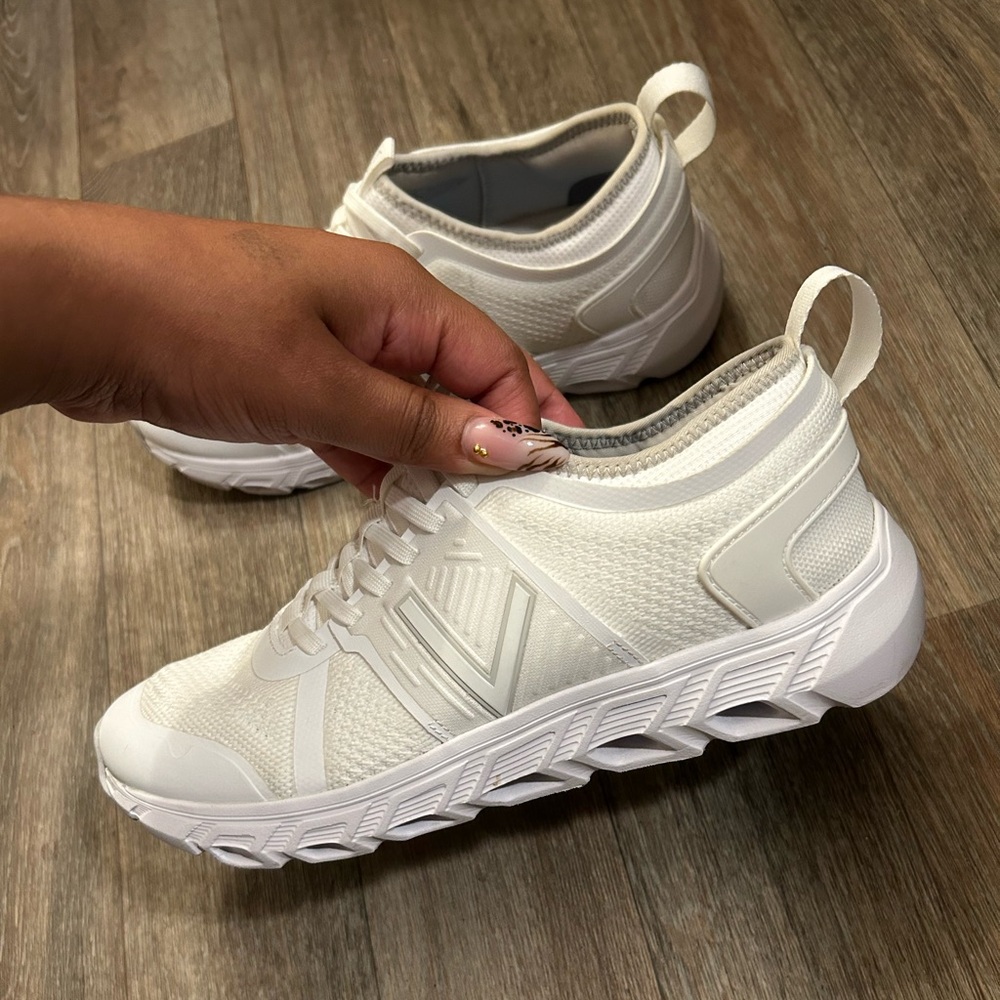 Vionic Captivate Women's Athletic Shoes Comfort Sneaker White Size 8